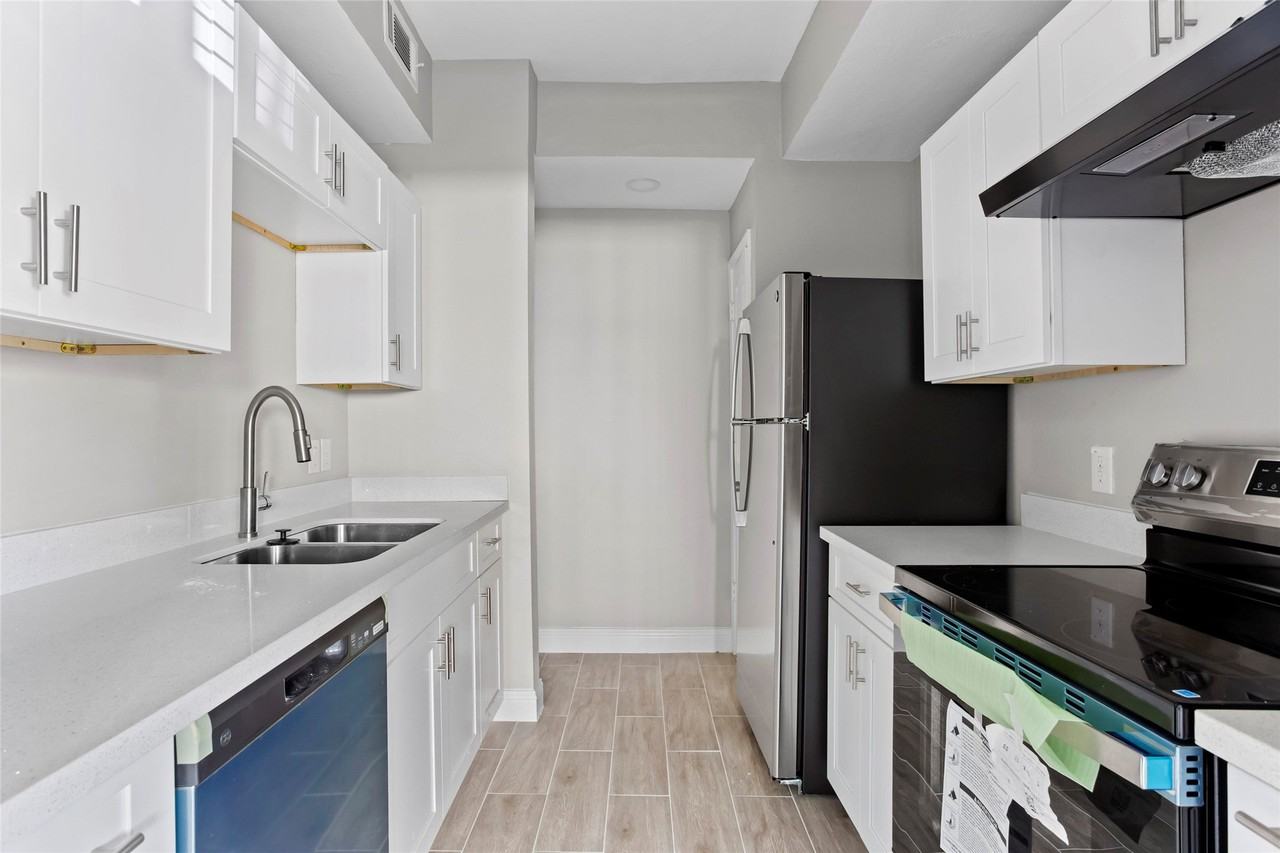 9707 Richmond Ave - Photo 5 of 13