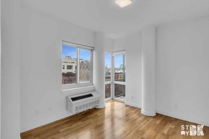 333 Greene Ave - Photo 4 of 10