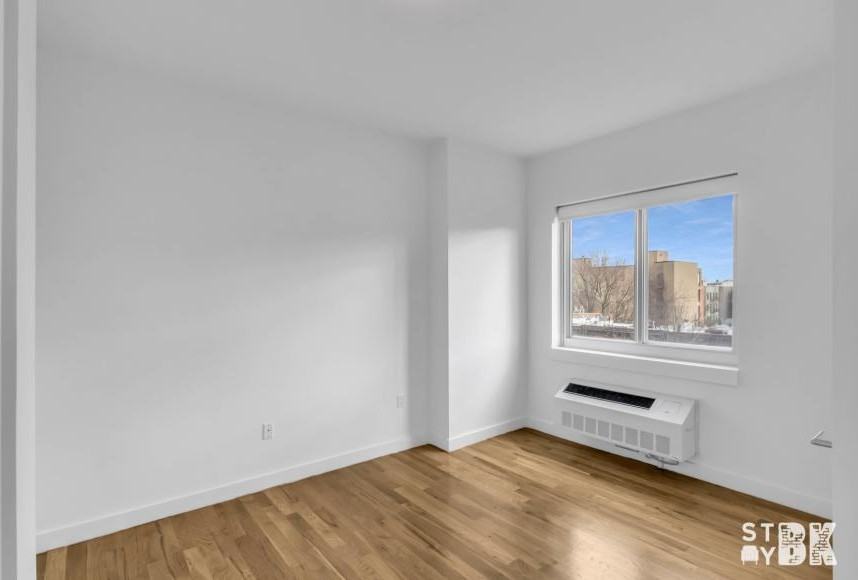 333 Greene Ave - Photo 6 of 10