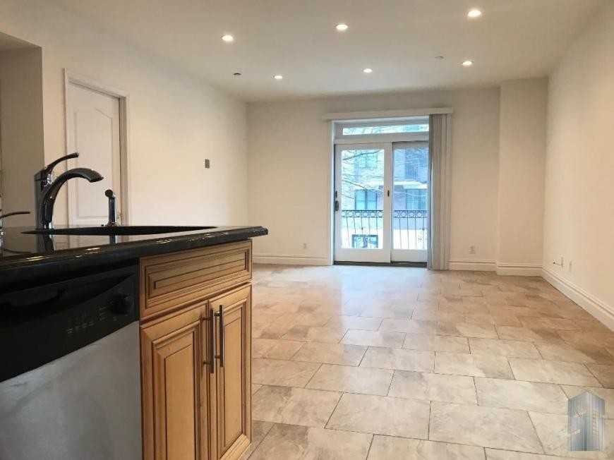 542 Brooklyn Ave - Photo 3 of 8