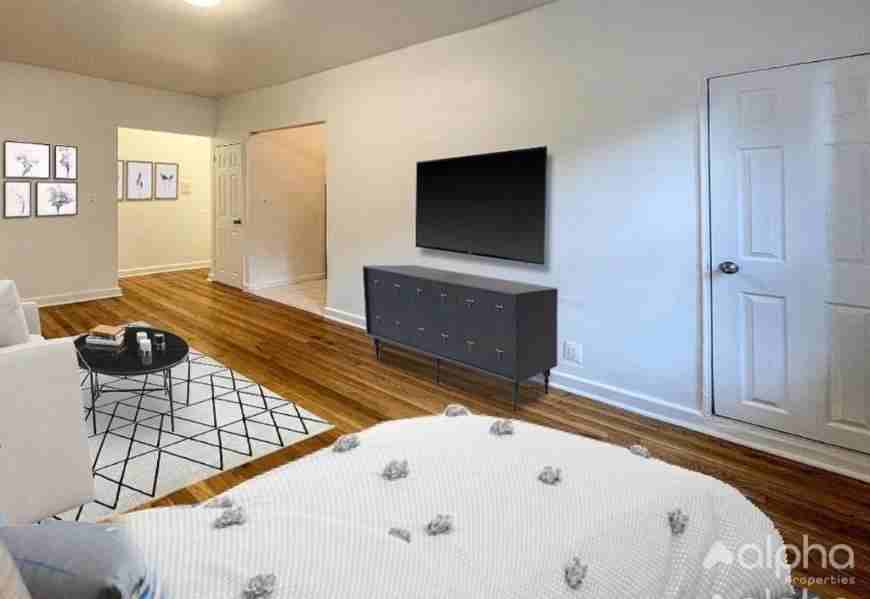 315 E 108th St - Photo 2 of 7