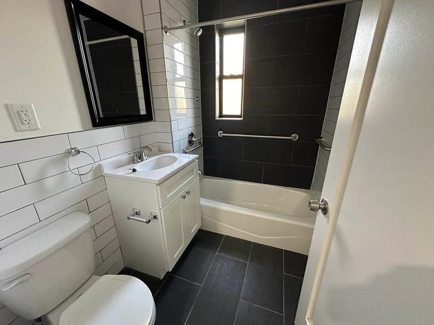 1011 Carroll Pl - Photo 4 of 4