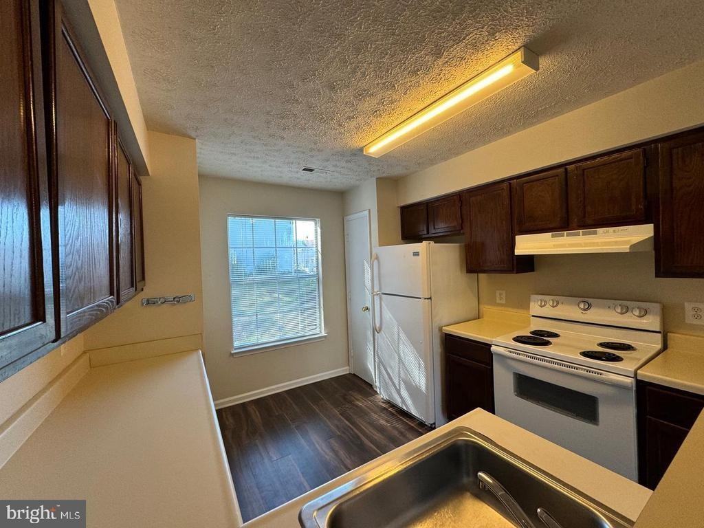 11135 Stalbridge Ct - Photo 3 of 8