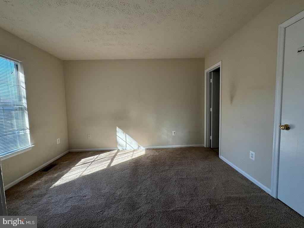 11135 Stalbridge Ct - Photo 4 of 8