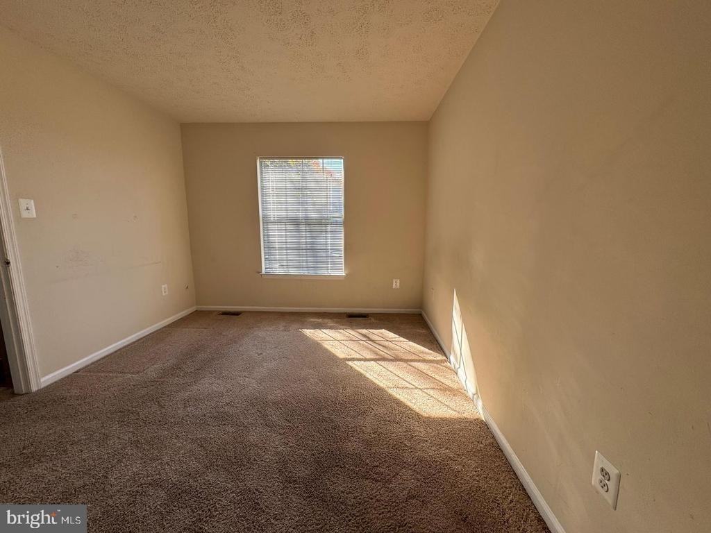 11135 Stalbridge Ct - Photo 5 of 8