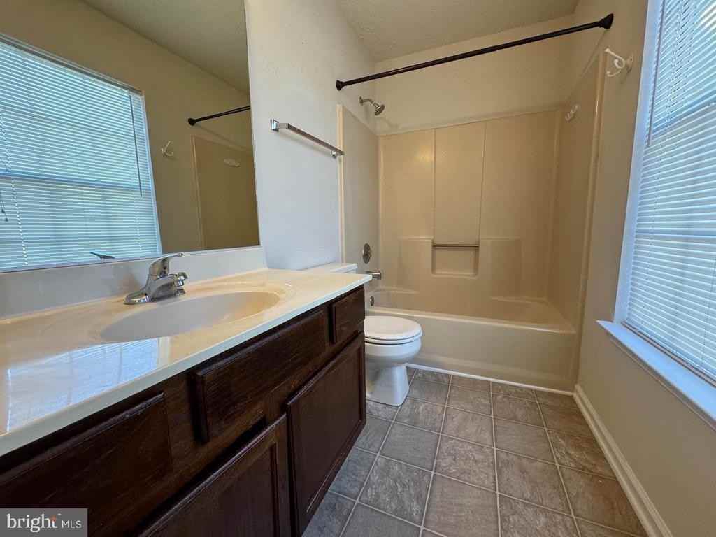 11135 Stalbridge Ct - Photo 6 of 8