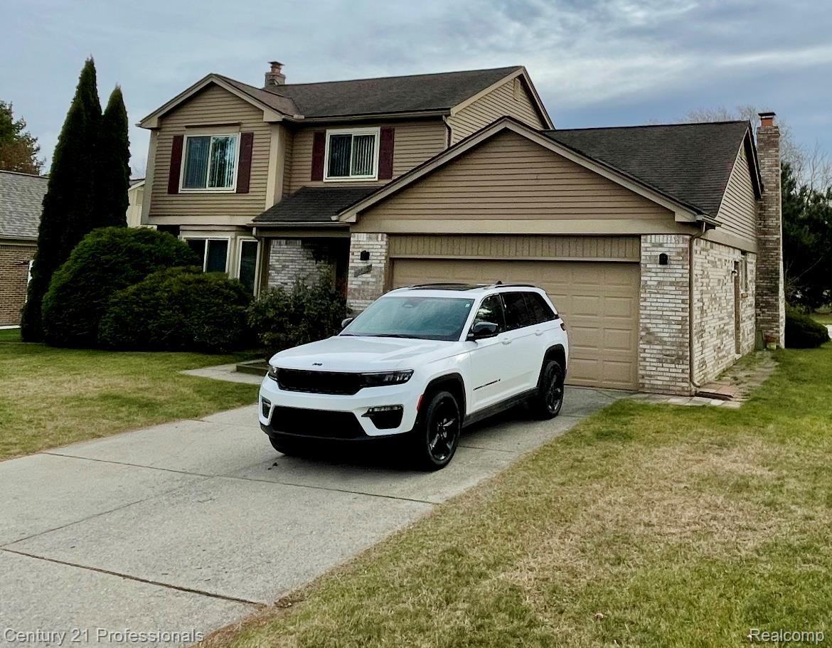 726 Baker St - Photo 2 of 26