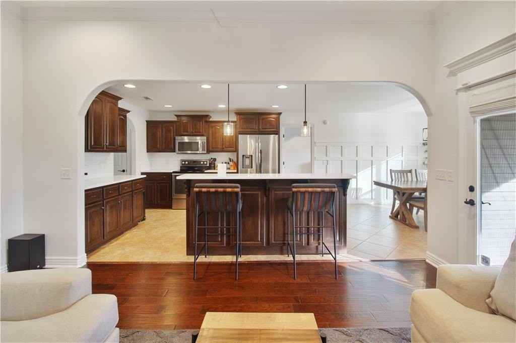 958 Stone St - Photo 3 of 21