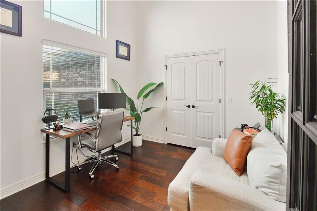 958 Stone St - Photo 4 of 21