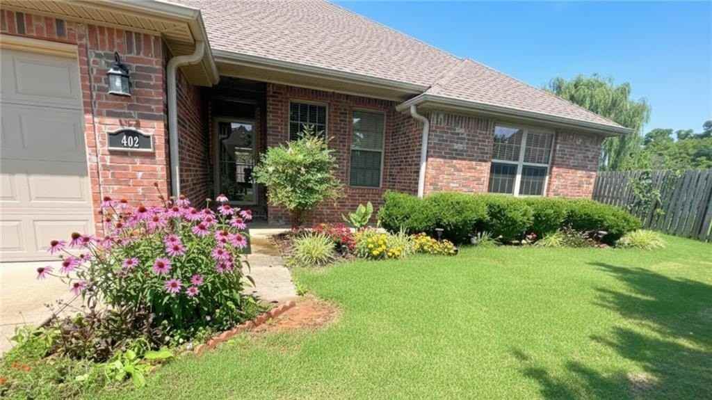 402 Sw Arch St - Photo 3 of 26