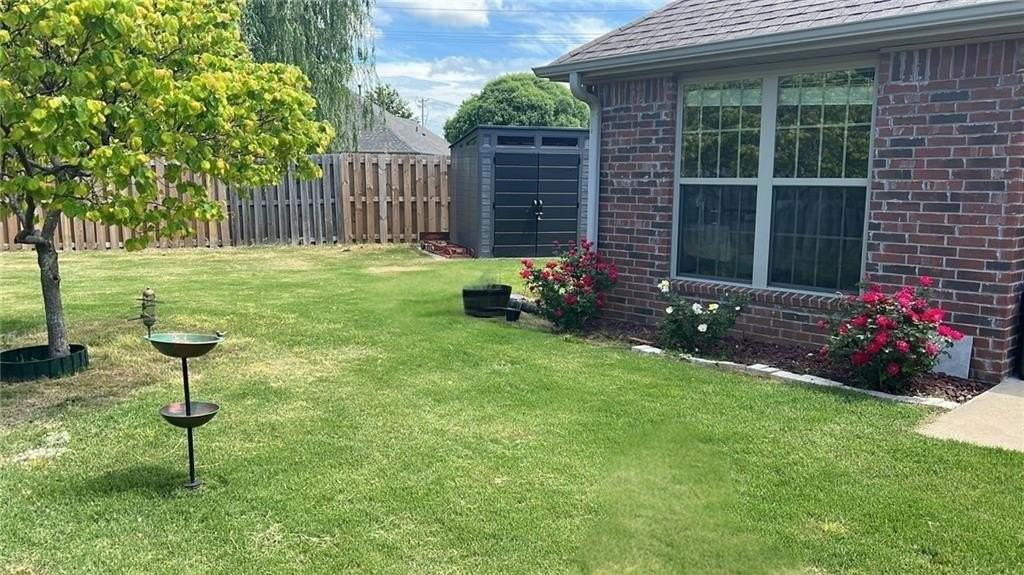 402 Sw Arch St - Photo 4 of 26