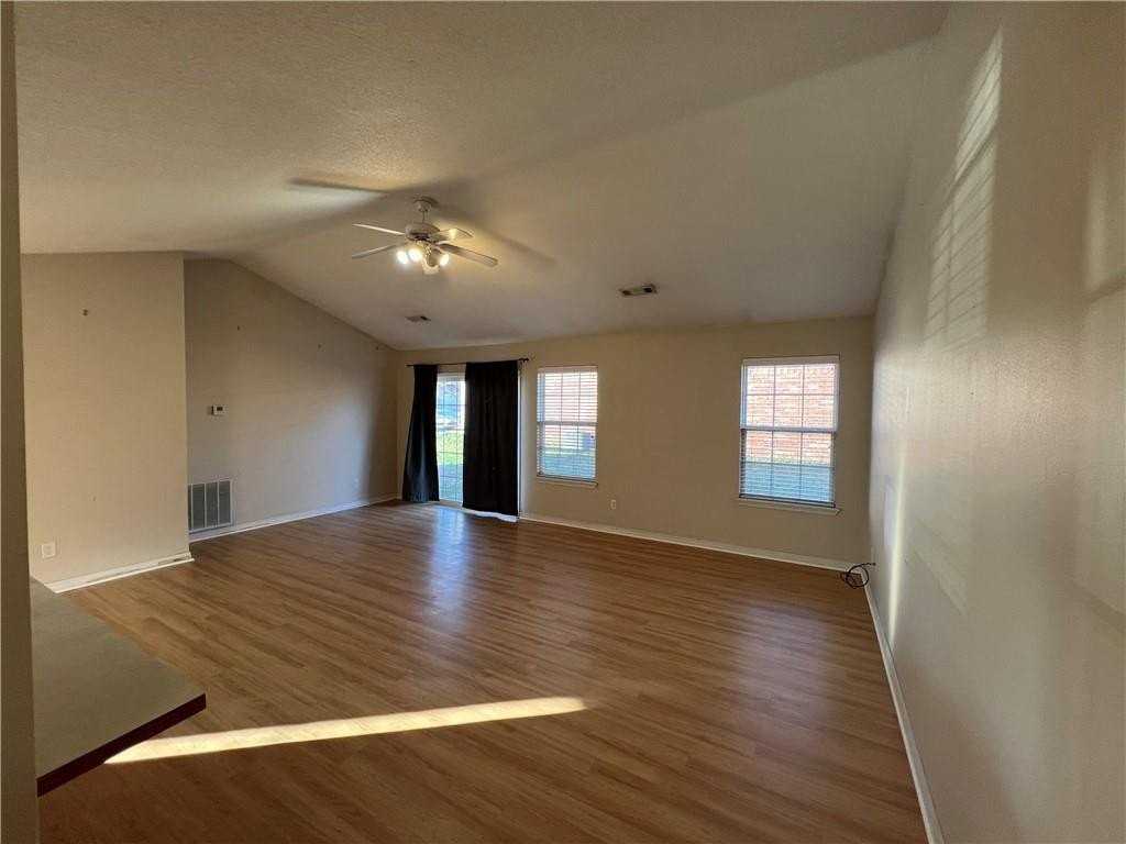 235 Ravenwood Blvd - Photo 2 of 19