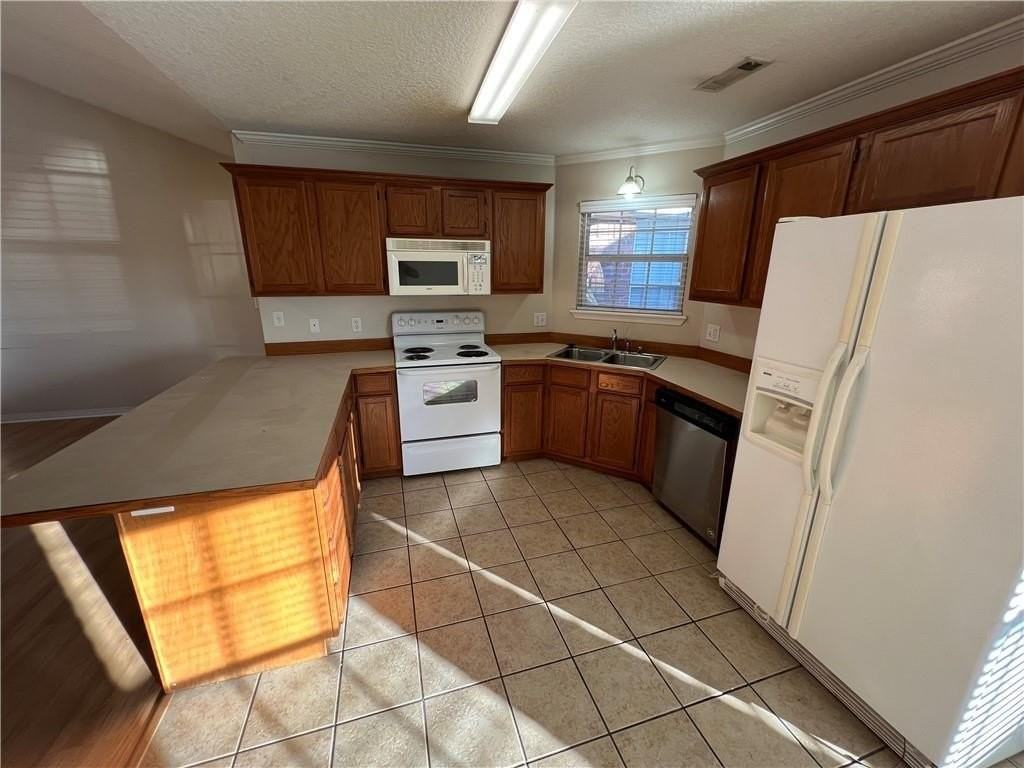 235 Ravenwood Blvd - Photo 4 of 19