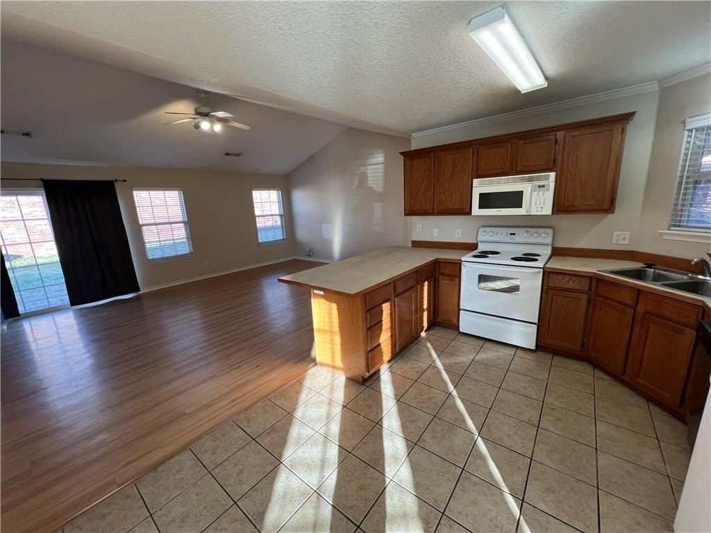 235 Ravenwood Blvd - Photo 5 of 19