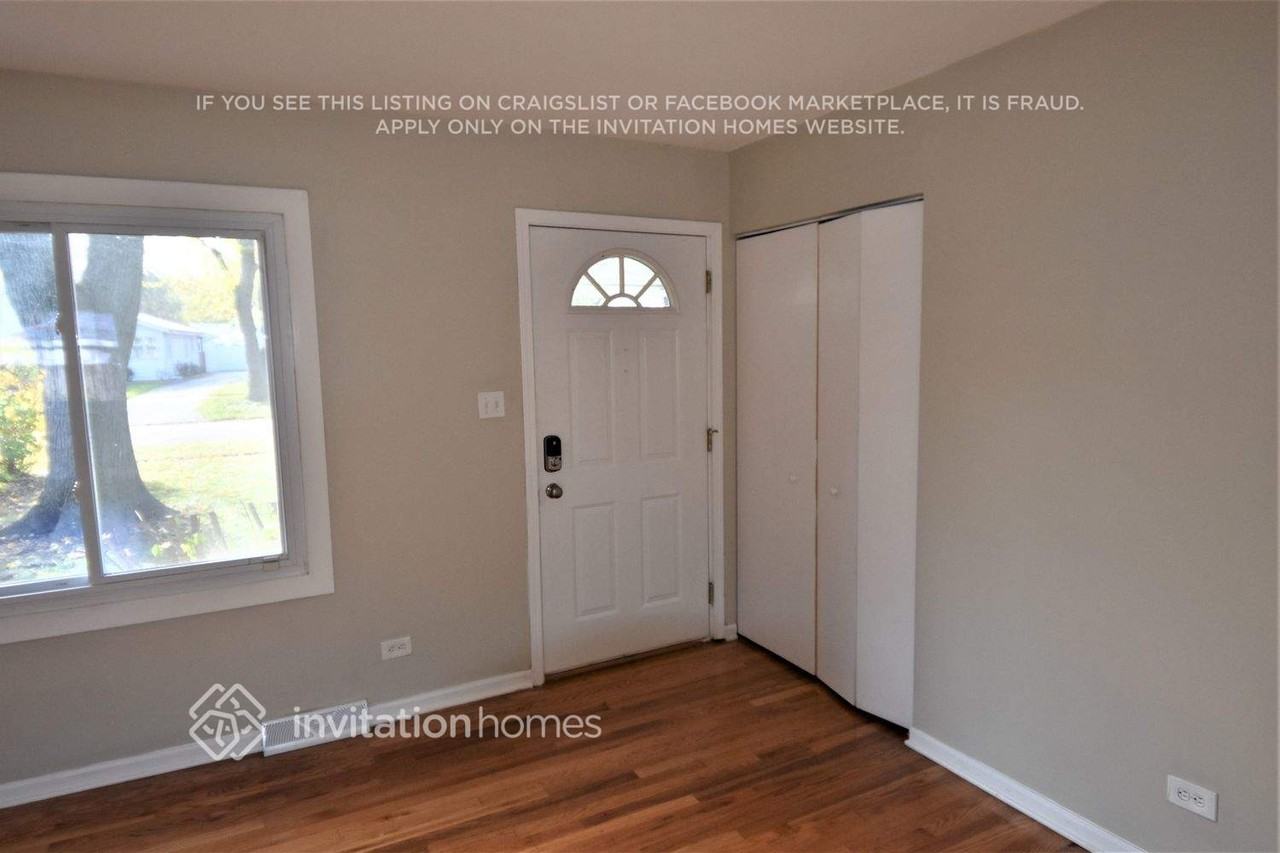 724 W James St - Photo 2 of 11