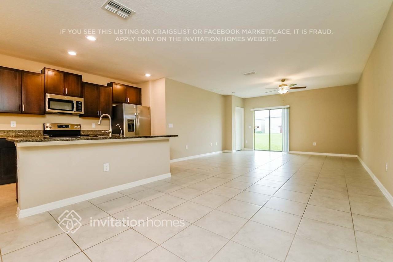 11175 Riley Pines Cir - Photo 4 of 17