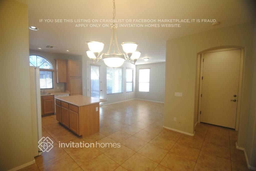 3688 E Sundance Ave - Photo 4 of 16