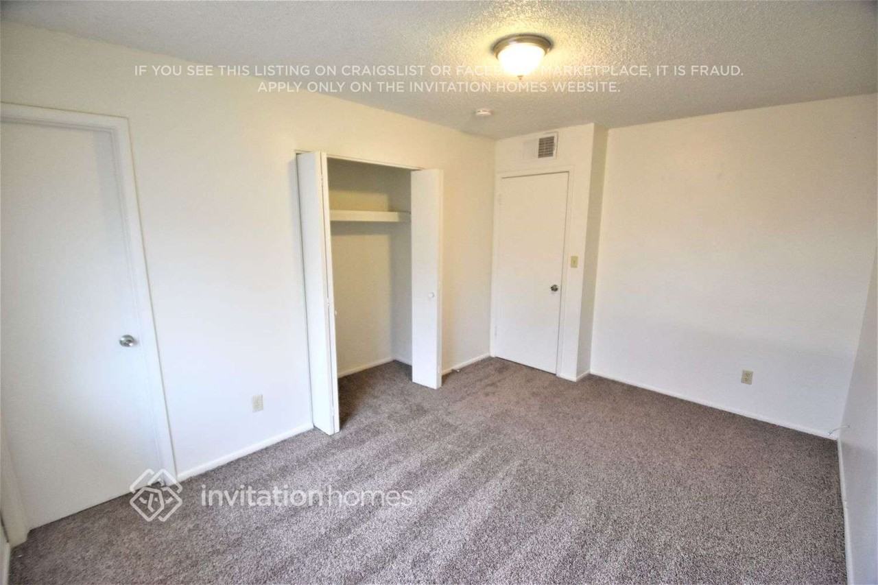 3716 E Beverly Ln - Photo 7 of 18