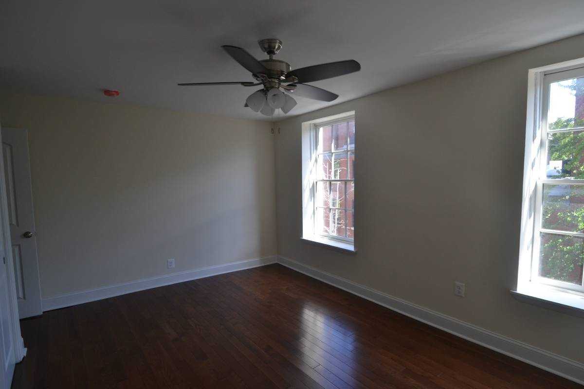 416 S 15th St #4F - Photo 3 of 5