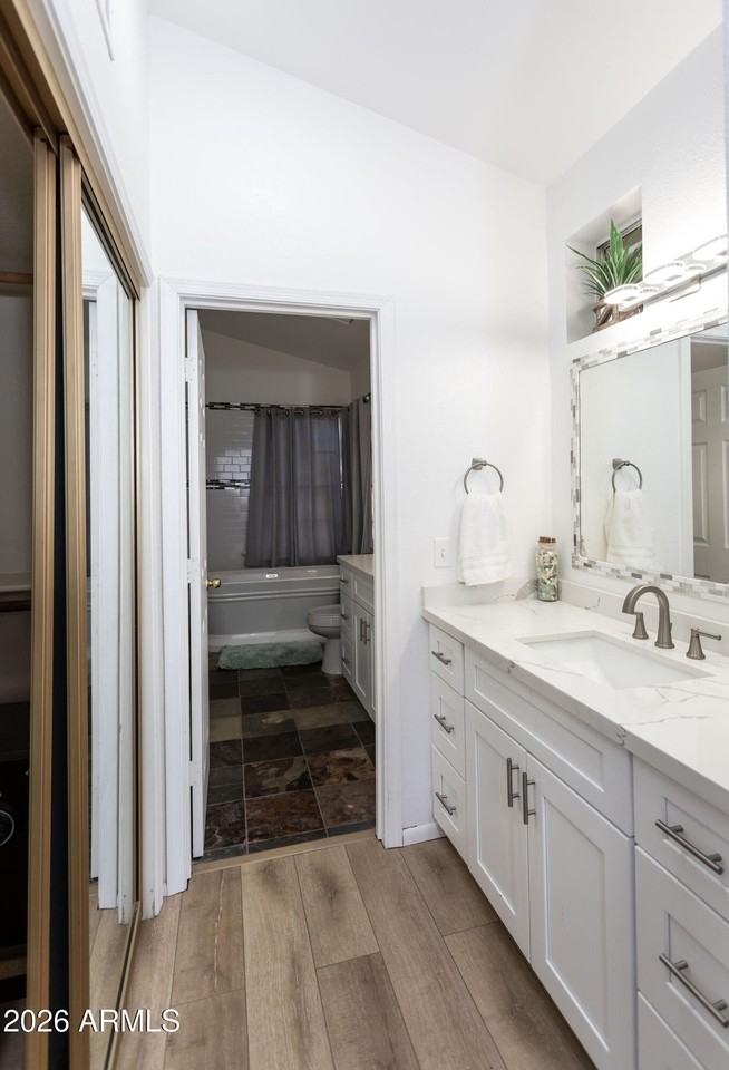 11015 W Laurelwood Ln - Photo 3 of 48