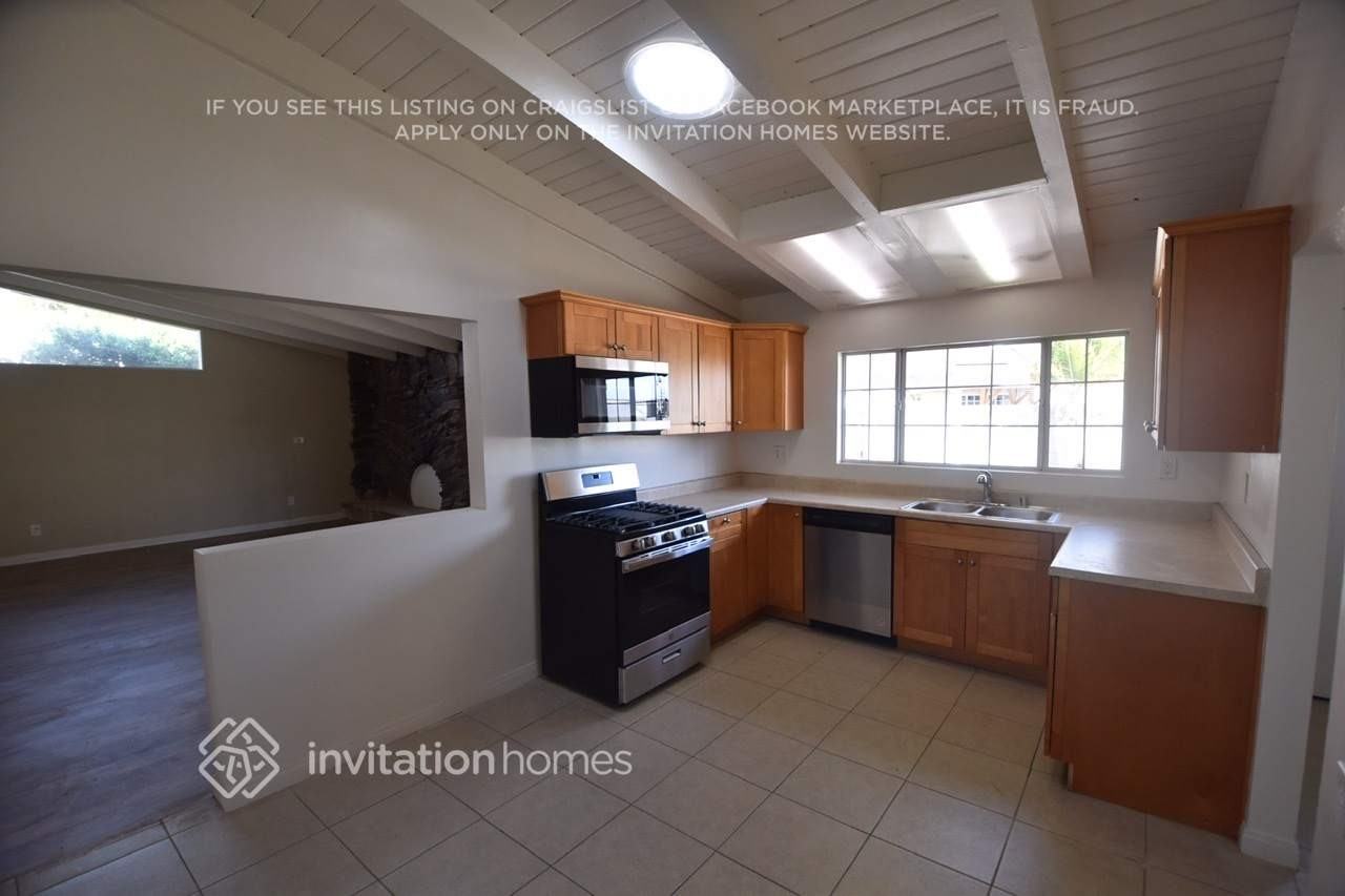 8002 Crosnoe Ave - Photo 5 of 20