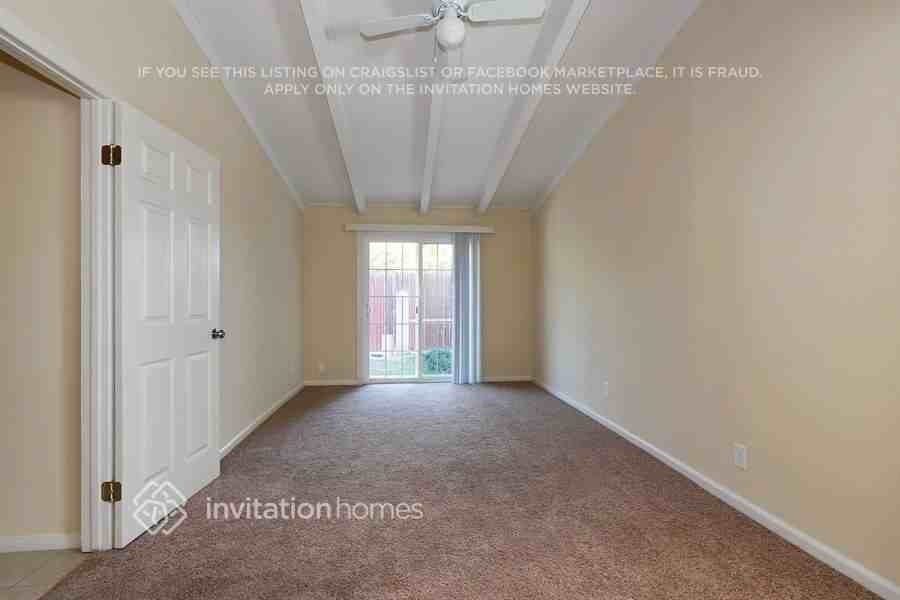 8002 Crosnoe Ave - Photo 7 of 20