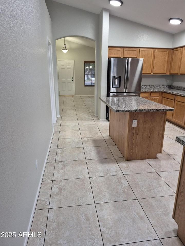 893 W Straford Ave - Photo 5 of 19