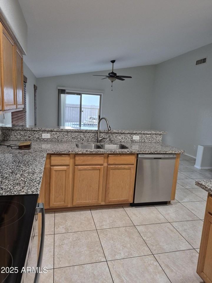 893 W Straford Ave - Photo 6 of 19