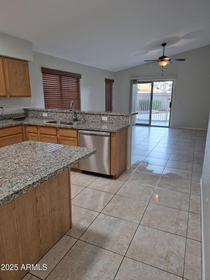 893 W Straford Ave - Photo 7 of 19