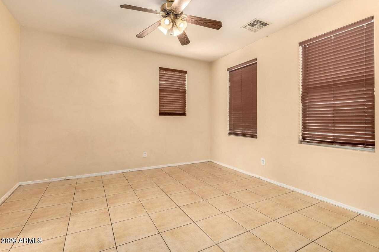 6614 W Polk St - Photo 4 of 12