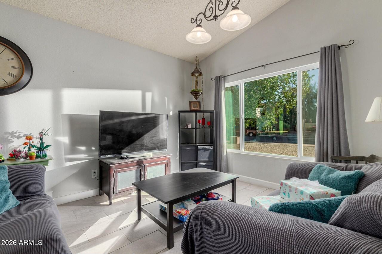 5210 E Elmwood Cir - Photo 2 of 24