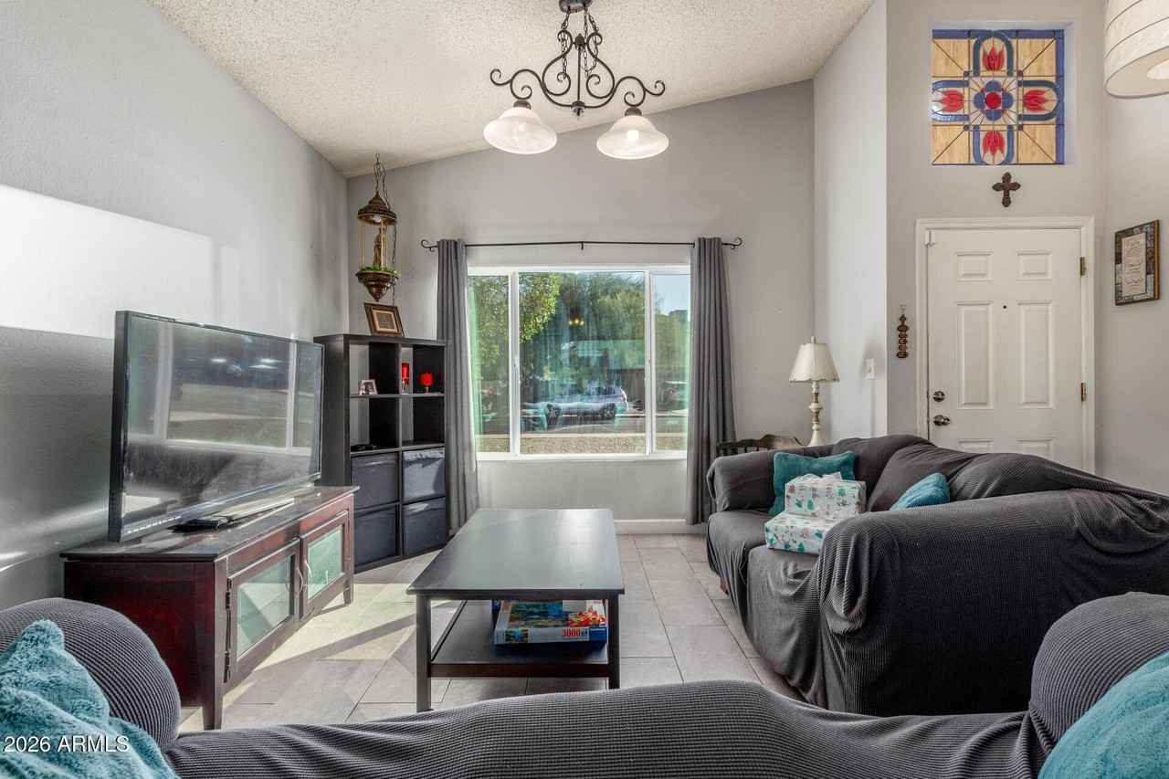 5210 E Elmwood Cir - Photo 3 of 24