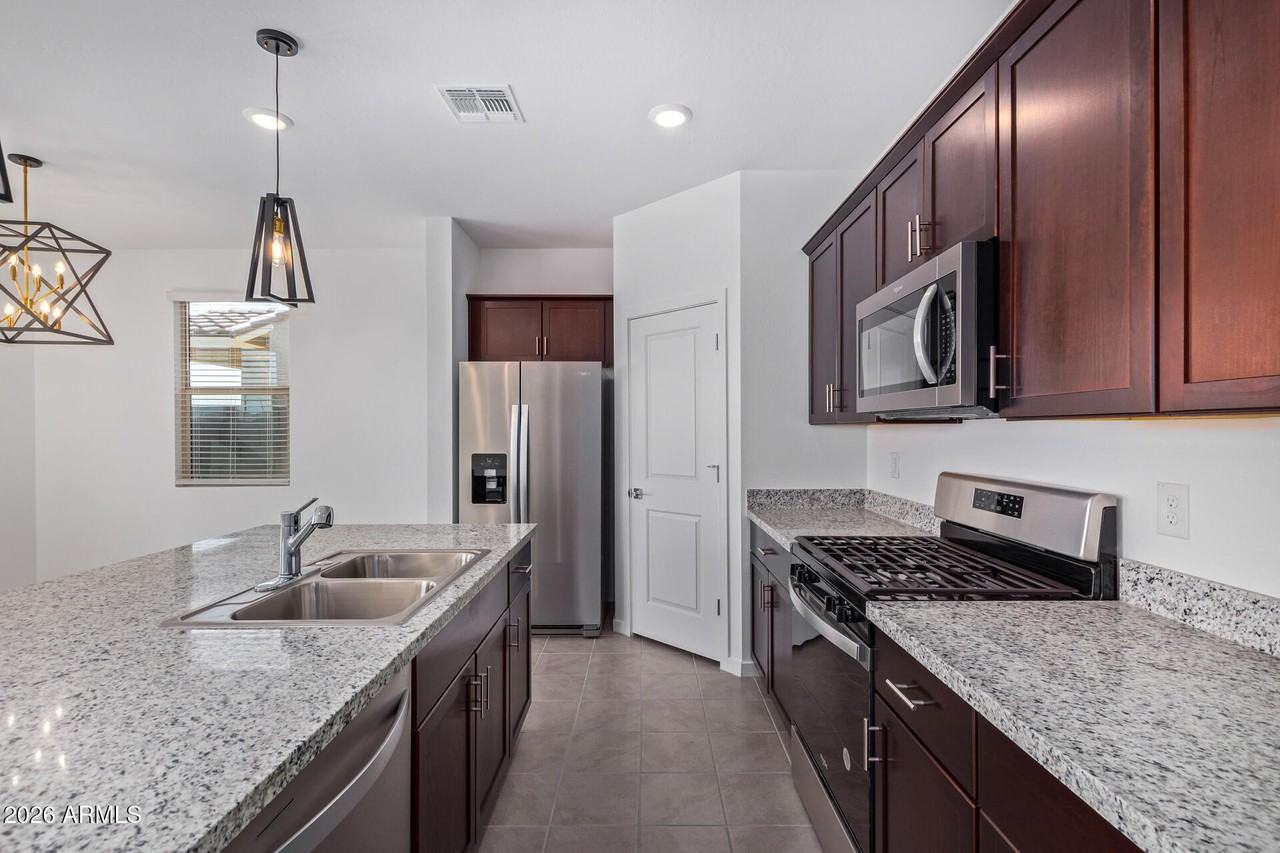 16009 W Smoketree Dr - Photo 4 of 25