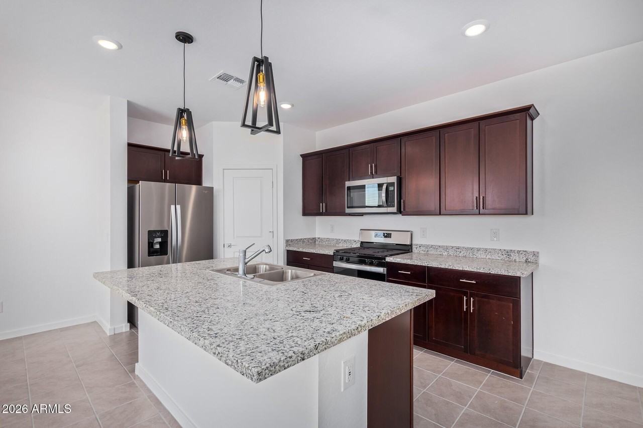 16009 W Smoketree Dr - Photo 5 of 25