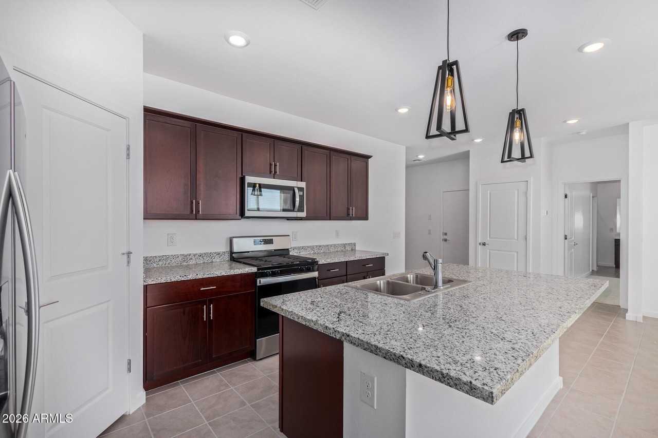 16009 W Smoketree Dr - Photo 6 of 25