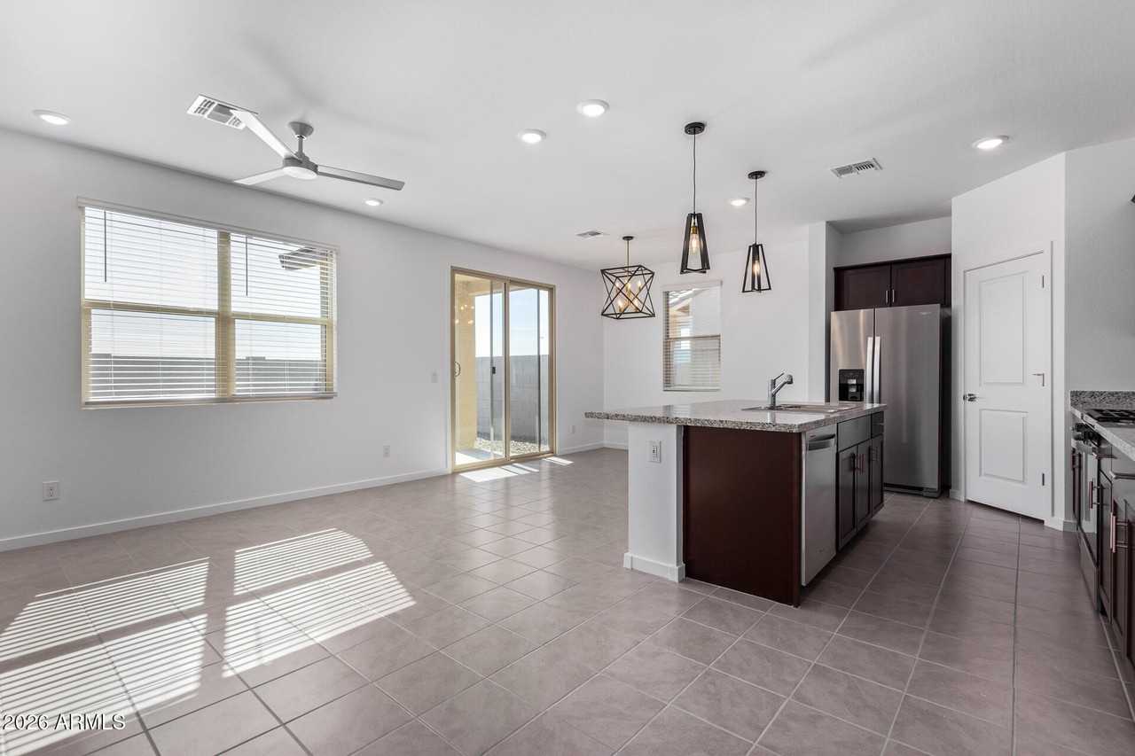 16009 W Smoketree Dr - Photo 7 of 25