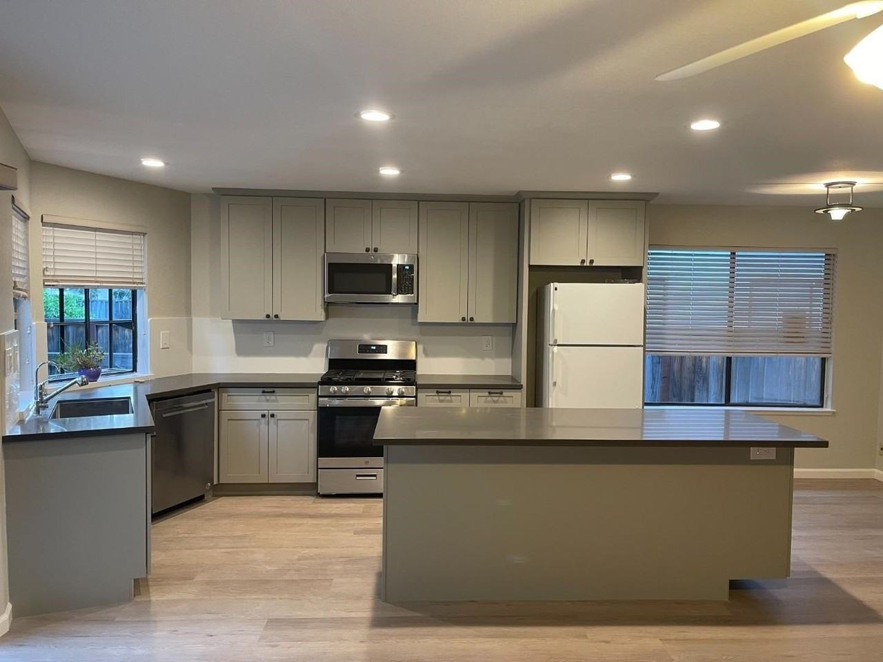 10281 Parlett Pl - Photo 3 of 15