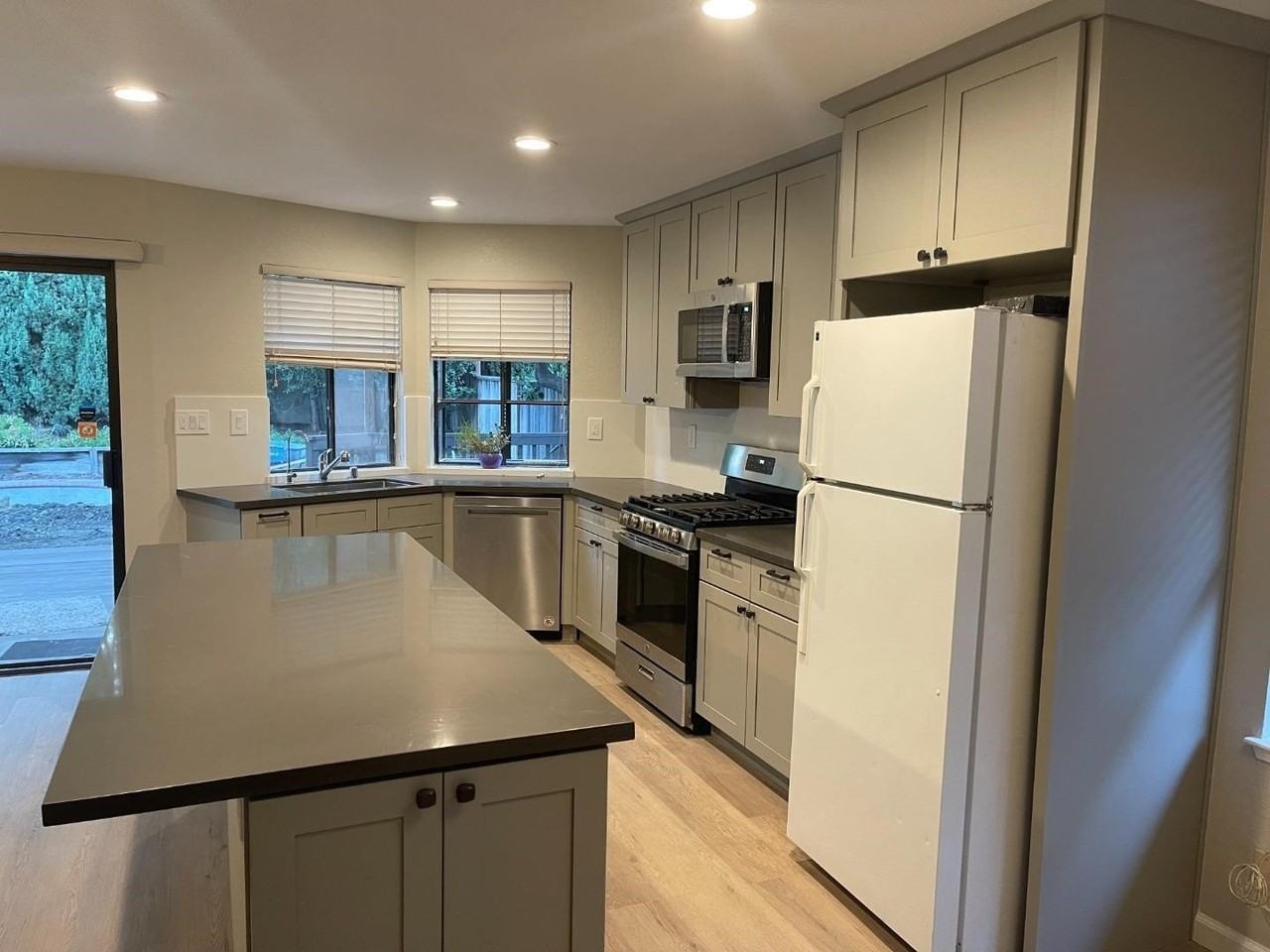 10281 Parlett Pl - Photo 4 of 15