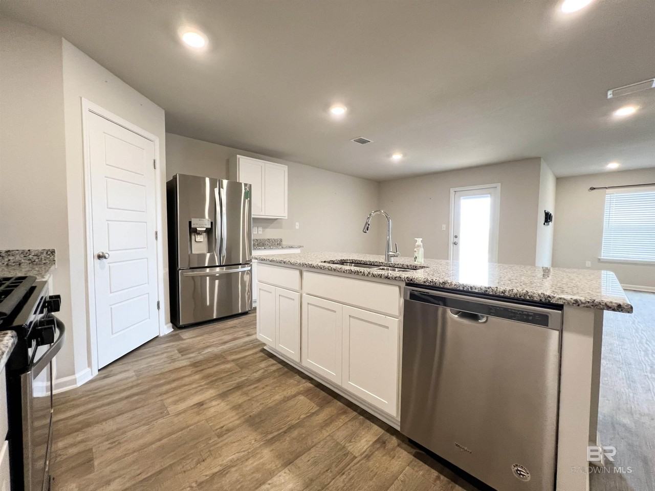 8390 Harmon St - Photo 4 of 19