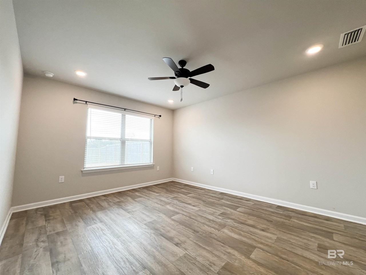 8390 Harmon St - Photo 6 of 19