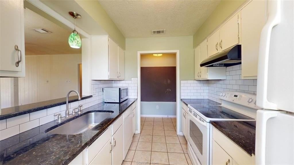 2401 Cornell Dr - Photo 4 of 17