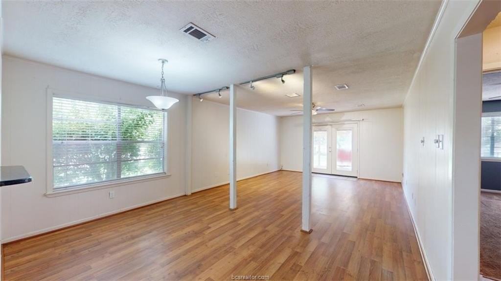 2401 Cornell Dr - Photo 5 of 17