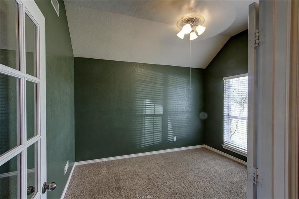 1011 Orchid St - Photo 2 of 19