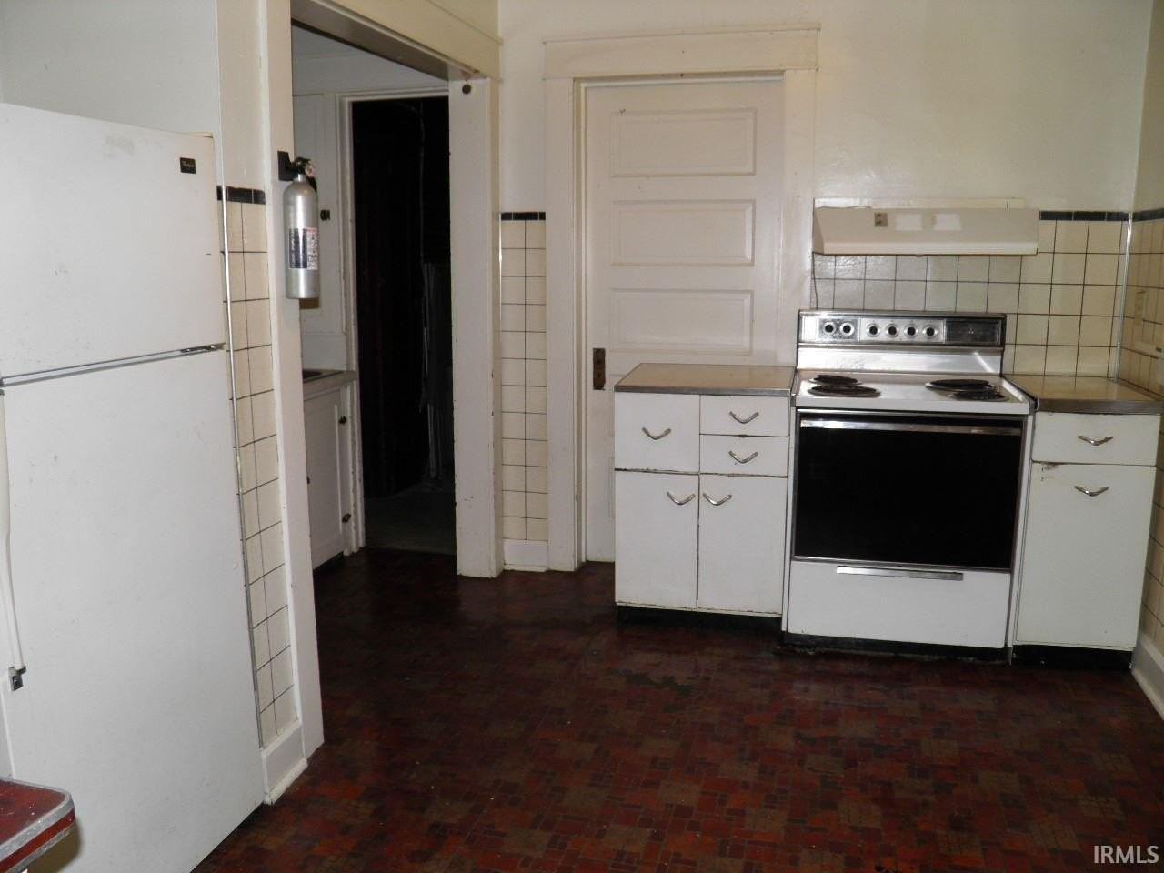 551 S Washington St - Photo 4 of 9