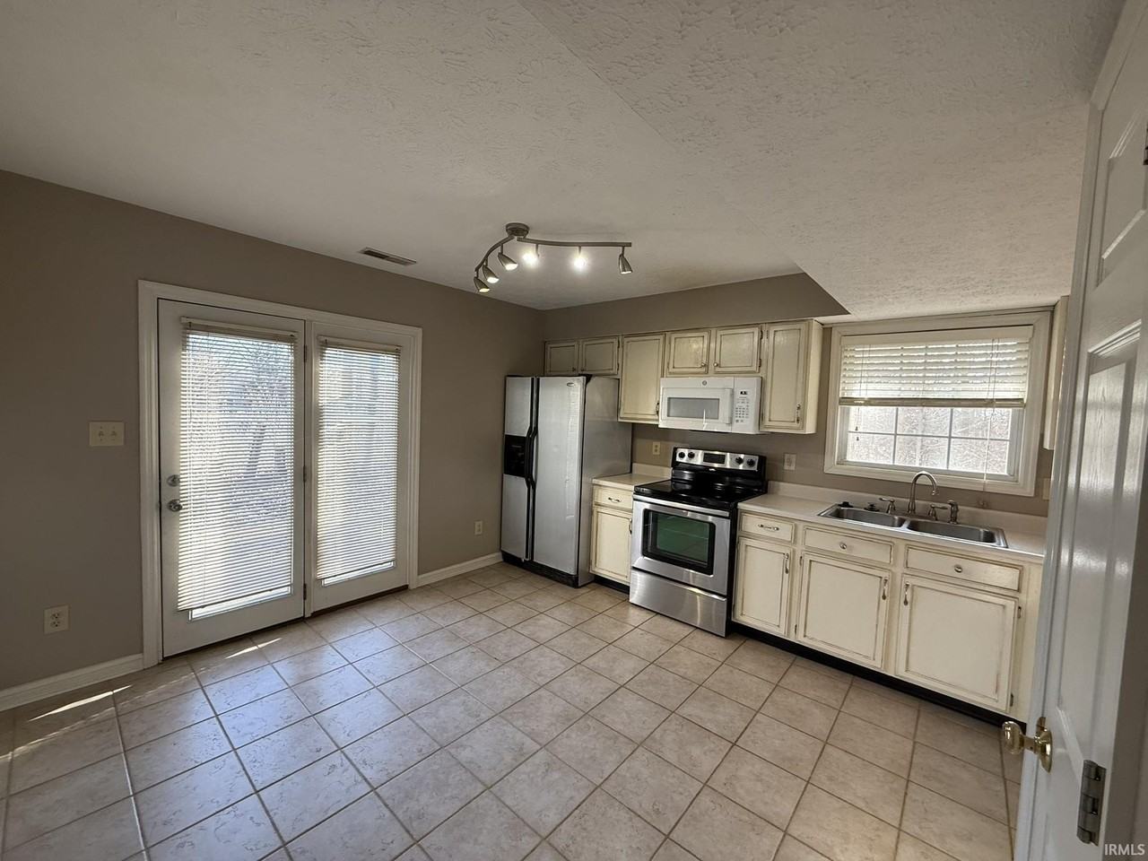 791 E Sherwood Hills Dr - Photo 6 of 18