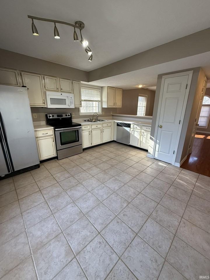 791 E Sherwood Hills Dr - Photo 7 of 18