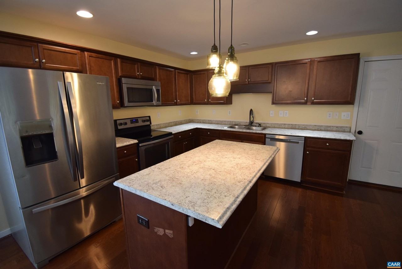 41 Woodlawn Dr - Photo 5 of 26