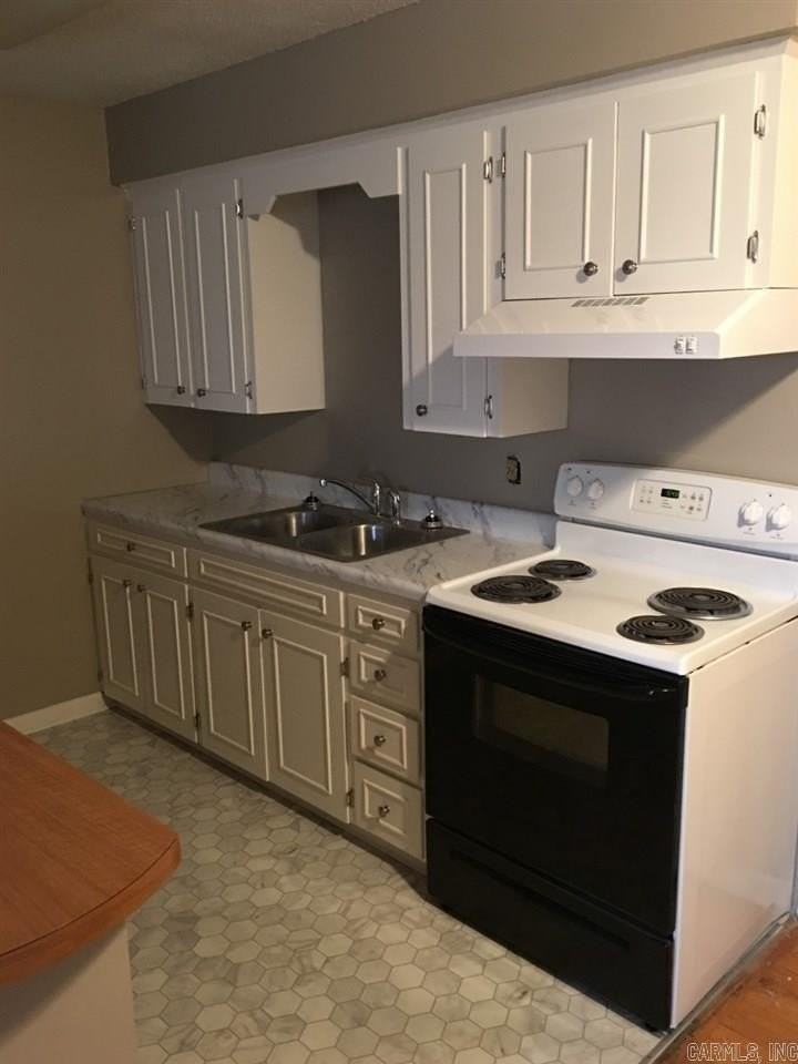 220 N Taylor St - Photo 2 of 7