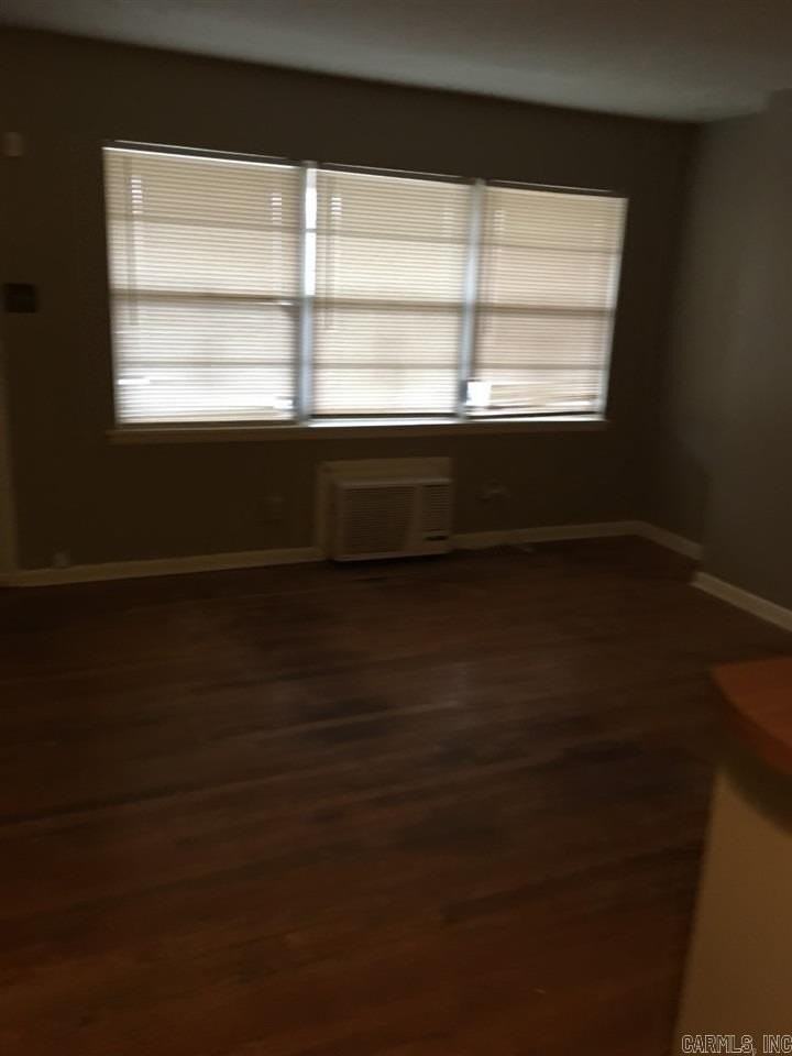 220 N Taylor St - Photo 3 of 7