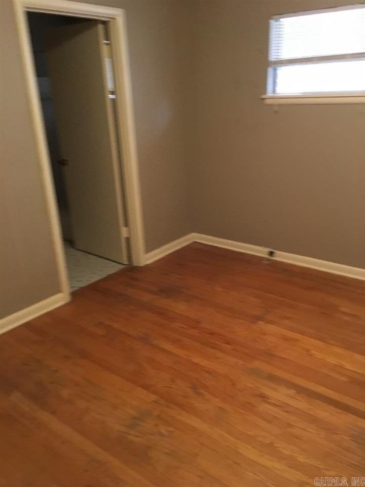 220 N Taylor St - Photo 4 of 7